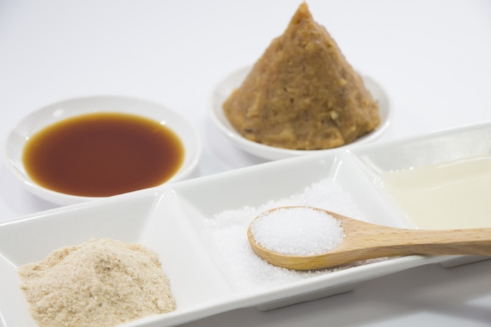 砂糖・塩・酢・醤油・味噌の写真